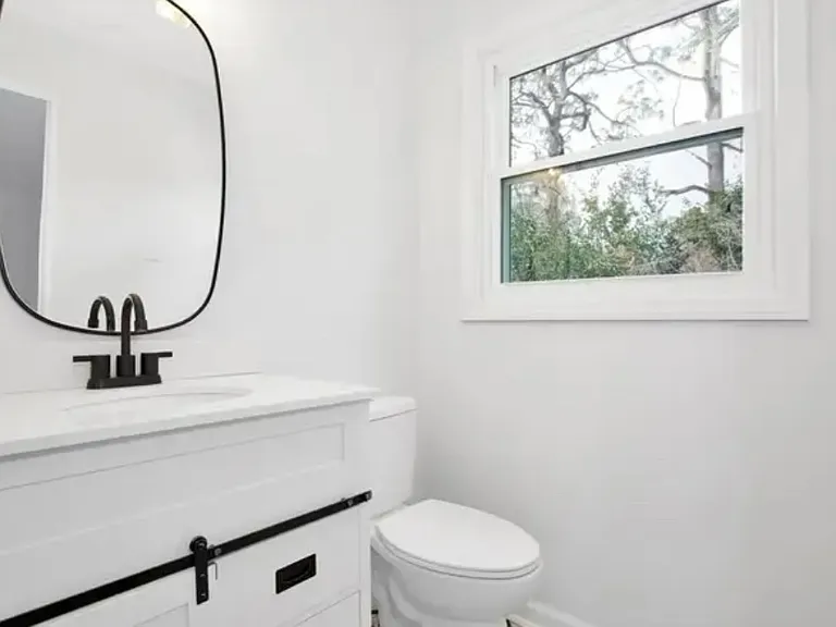 2710 Fordham Dr — Photo 11
