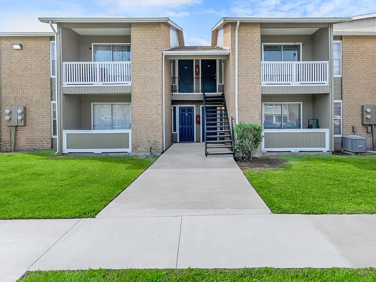 Shadow Bend Apartments — Photo 23