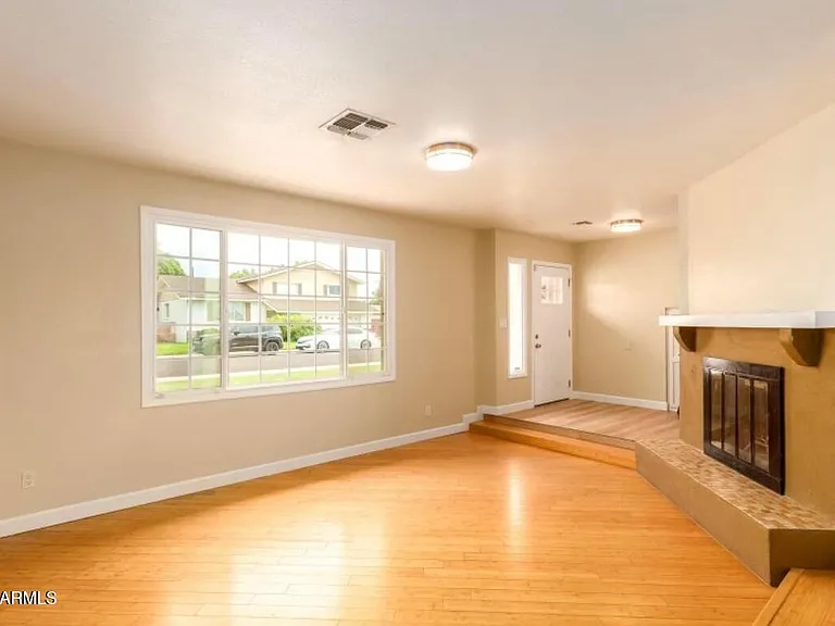 919 E La Jolla Dr — Photo 5