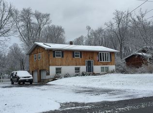 24 Oakwood Dr, Wappingers Falls, NY 12590