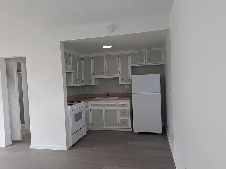 1323 N Olive Dr — Photo 38