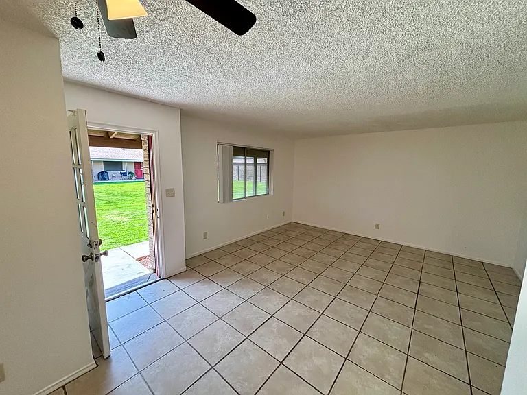 1941 W Morten Ave — Photo 13