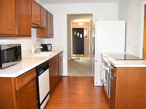 5th image of 402 Lawndale Ave