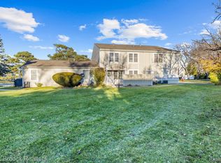 39529 Village Wood Rd, Novi, MI 48375