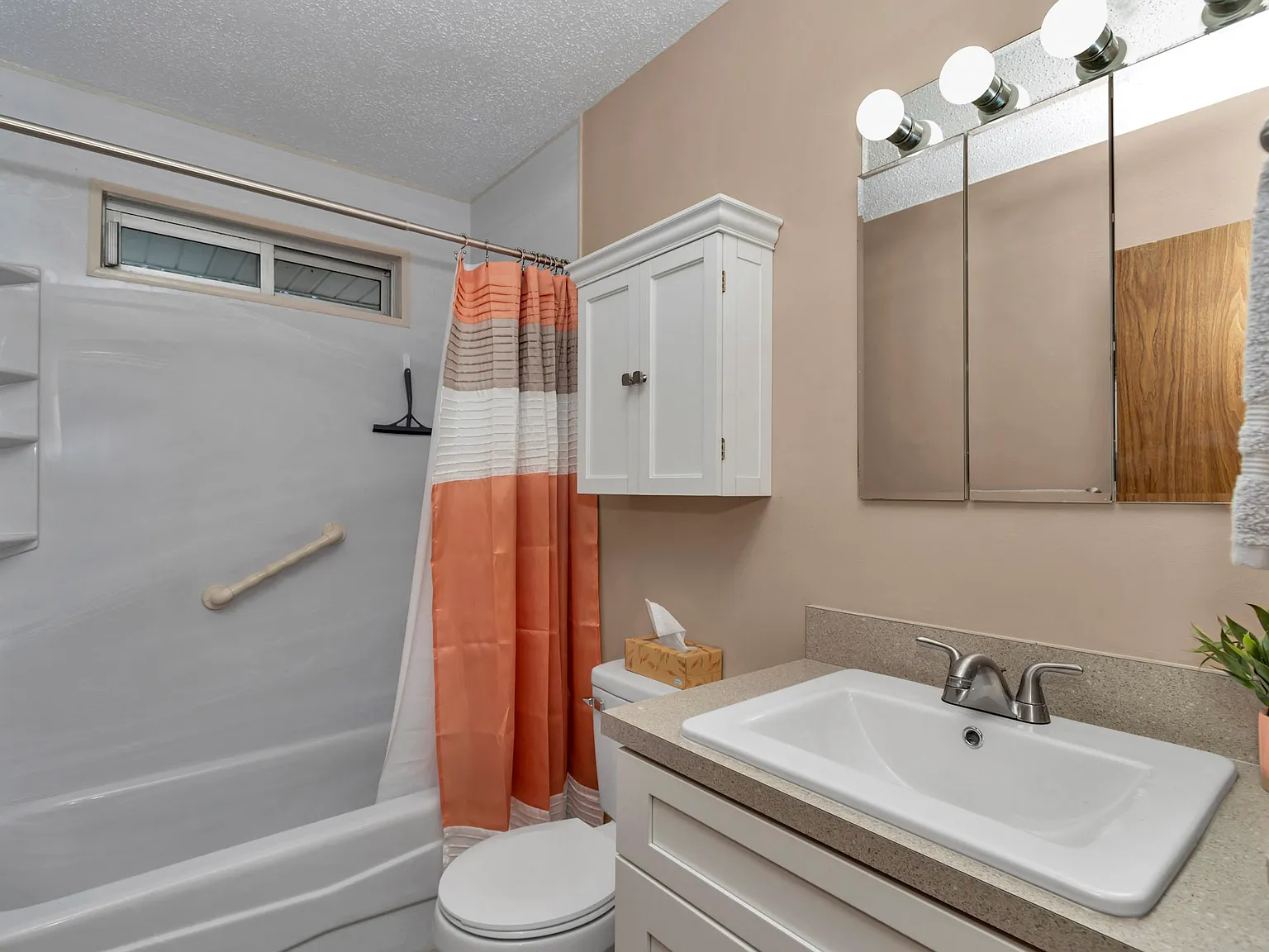 2 bed, 1200 sqft, $2,000 — Photo 3