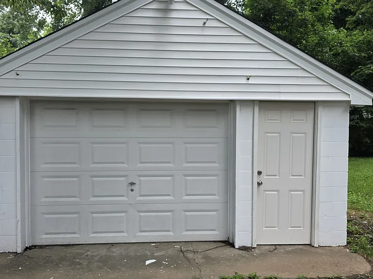 2205 Peaslee Rd — Photo 2