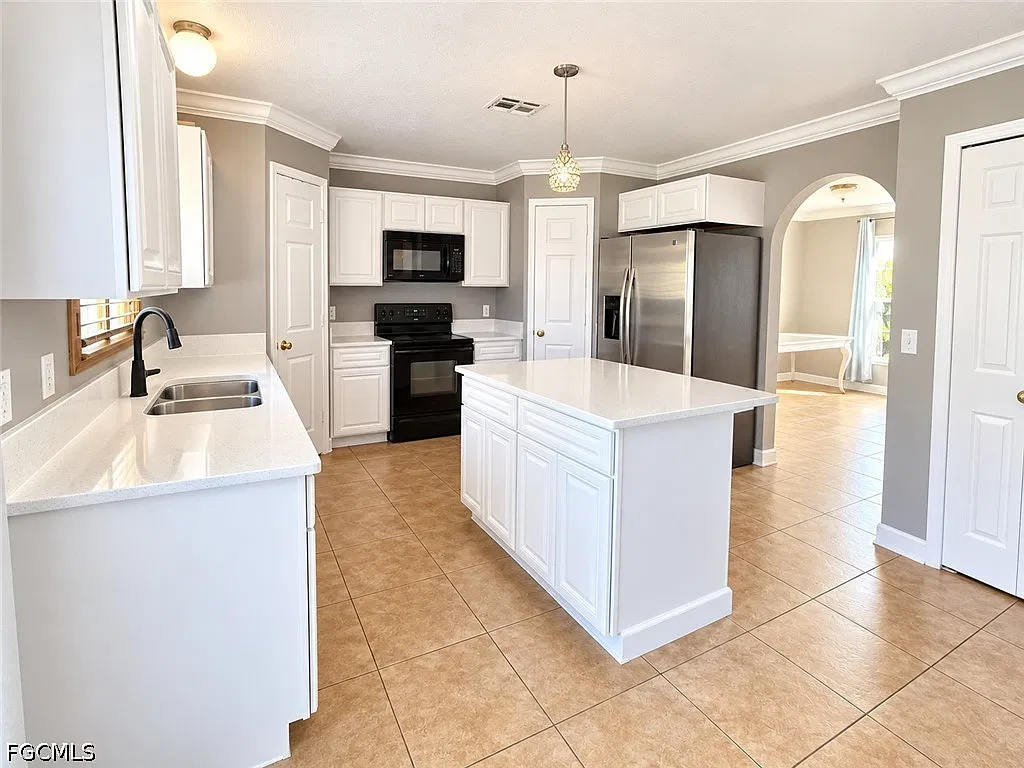 3 bed, 2.5 bath, 2217 sqft, $2,800 — Photo 4