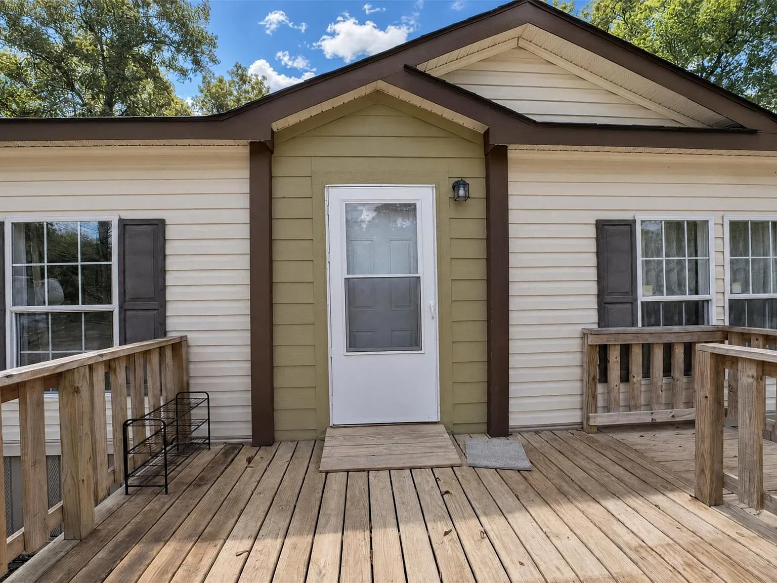 4 bed, 2.0 bath, 1872 sqft, $2,000 — Photo 2
