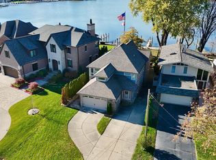 38653 Lakeshore Dr, Harrison Township, MI