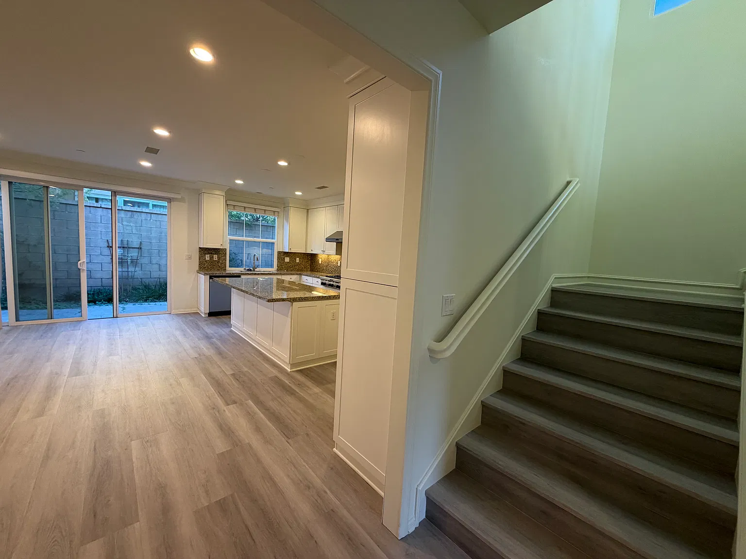 4 bed, 2691 sqft, $7,200 — Photo 4