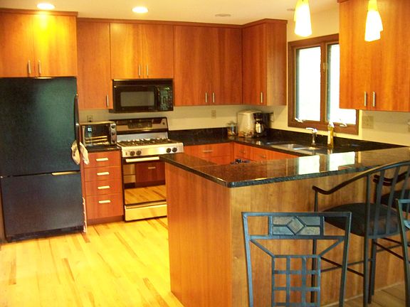 Kitchen (upper level)