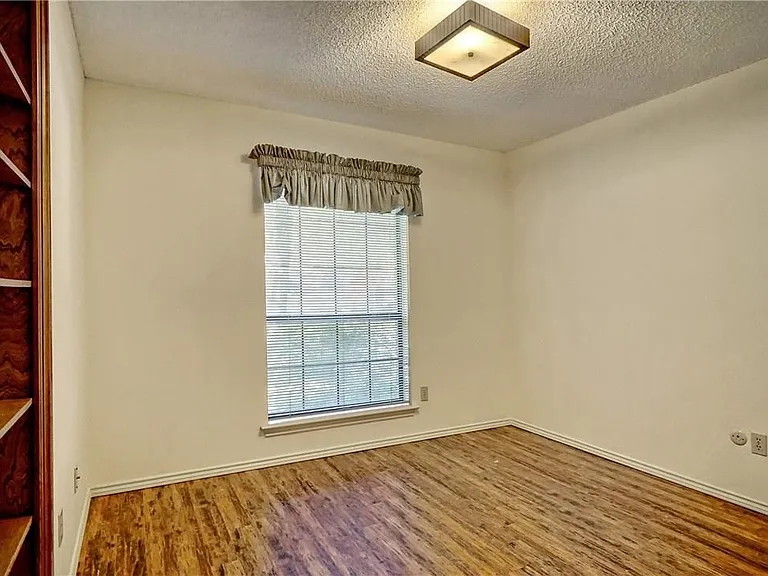5705 Royal Club Dr — Photo 23
