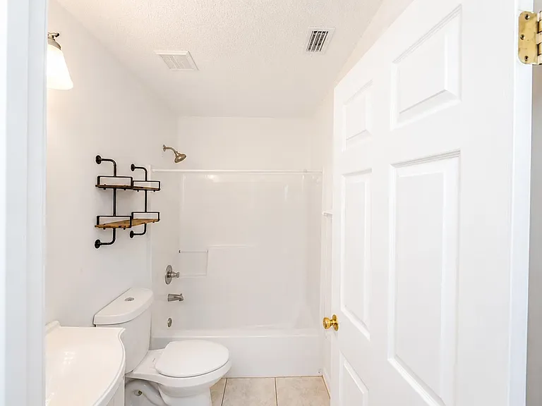 405 Island View Cir — Photo 31