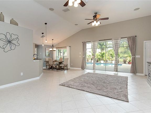 5th image of 9042 Pinebreeze Dr