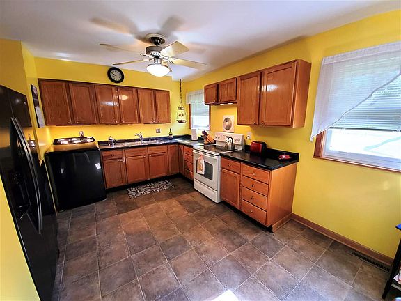 5th image of 943 S 18th St
