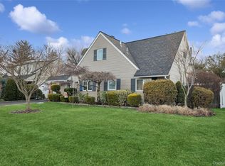 14 March Lane, Westbury, NY 11590