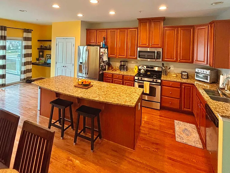 7673 Timbercross Ln — Photo 4