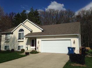 519 Voyager Dr, Wayland, MI 49348