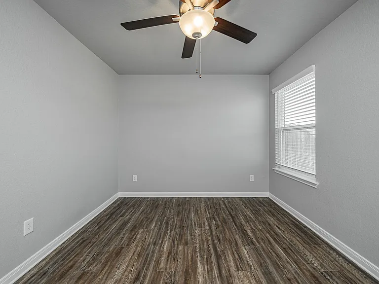 1368 Kingsgate Dr — Photo 39