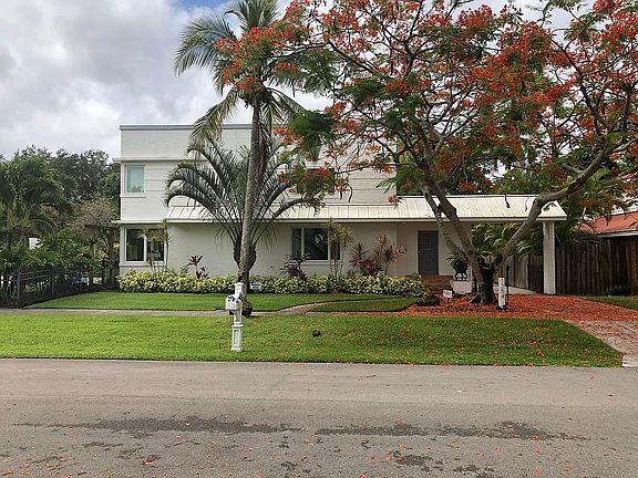 4th image of 1354 Almeria Ave