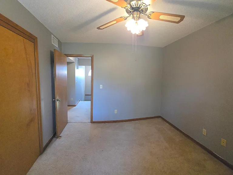 3929 Balsam Dr — Photo 34