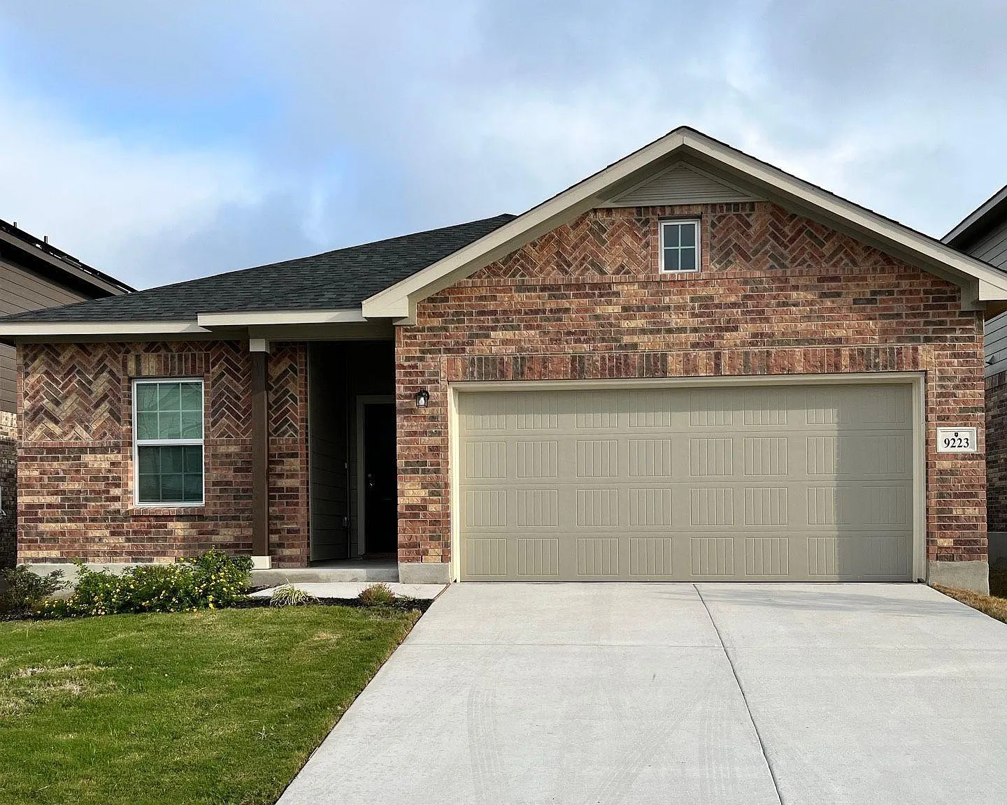 3 bed, 1908 sqft, $1,825 — Photo 2