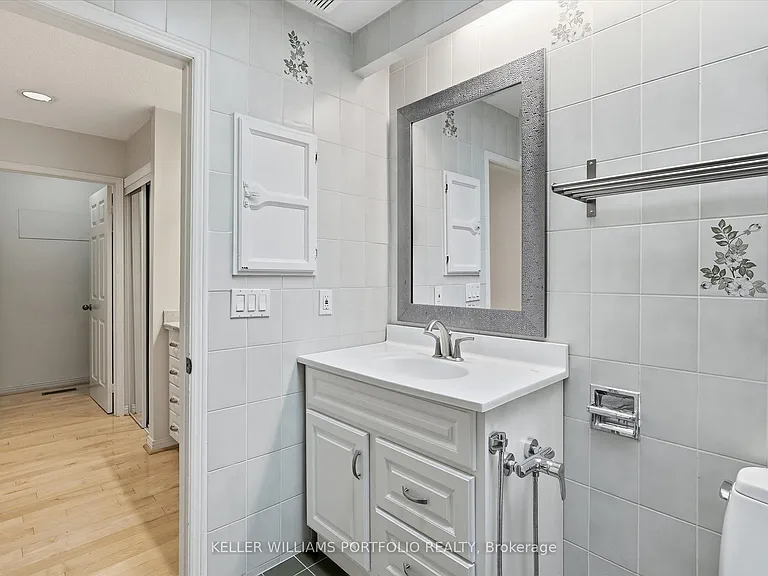 73 Jessica Gdns — Photo 33