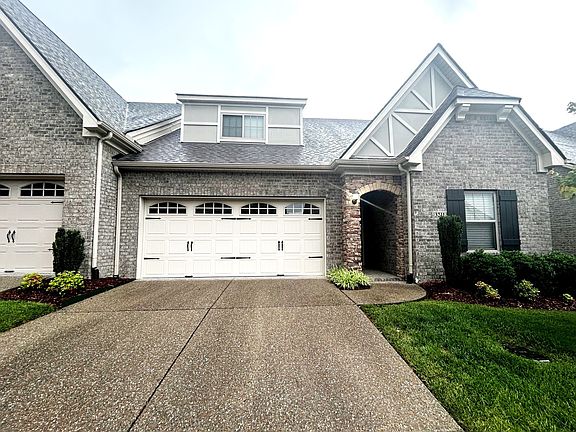 3rd image of 3211 Chaucer Ln