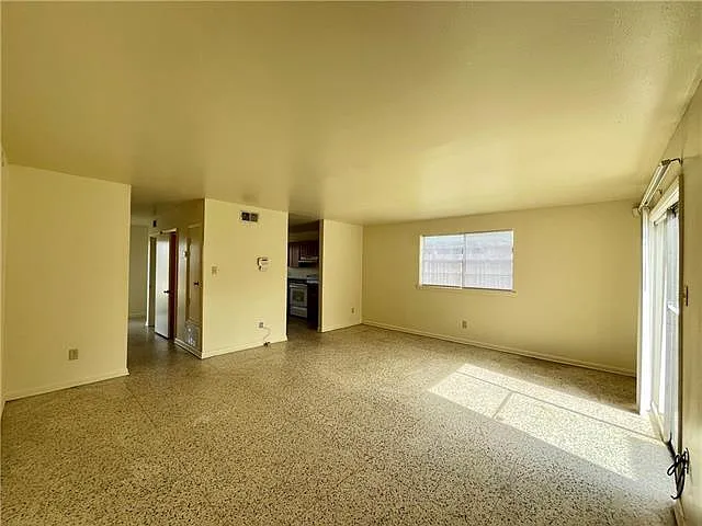 583 Delmar St — Photo 9