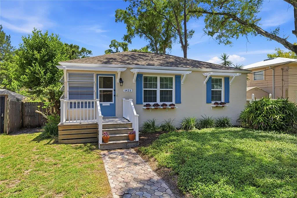 3 bed, 2.0 bath, 1612 sqft, $2,850 — Photo 1