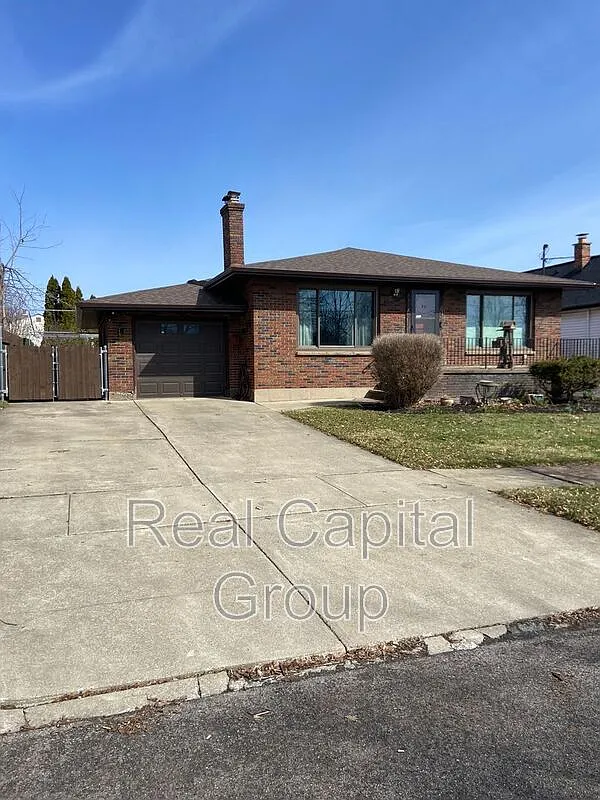 3 bed, 1.0 bath, 1328 sqft, $1,795 — Photo 2