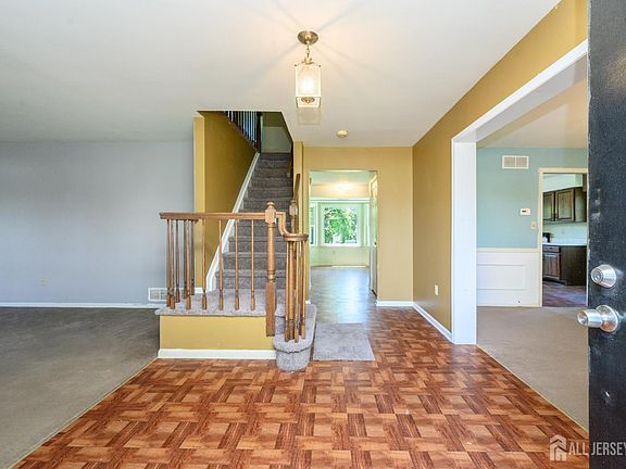 3rd image of 23 Gulick Ln