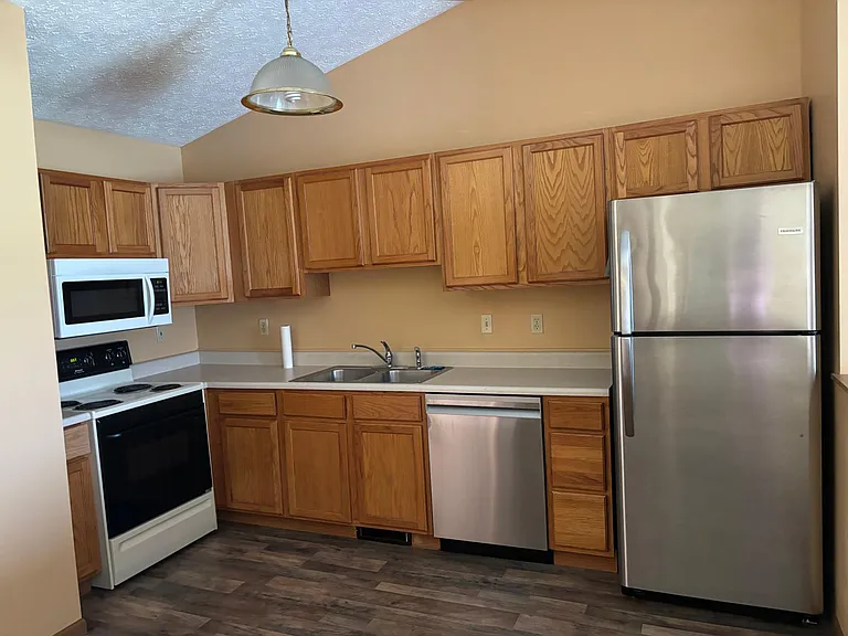 304 Brunswick Dr #B — Photo 6