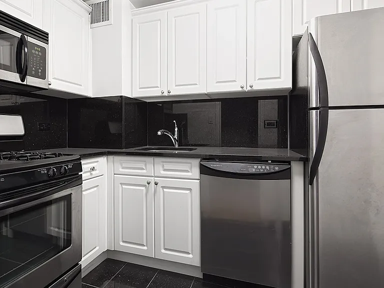 305 E 86th St #21LW — Photo 5