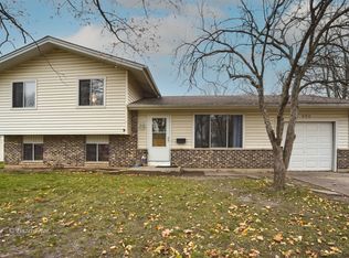 850 Northampton Dr, Crystal Lake, IL 60014