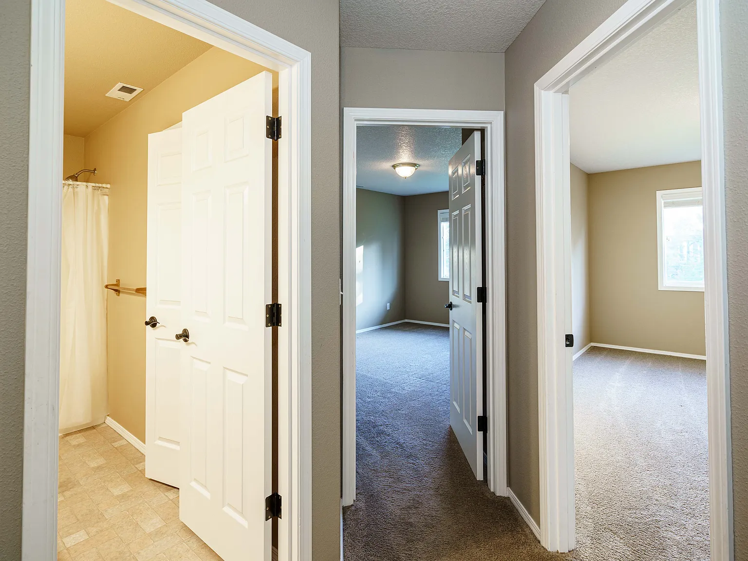 3 bed, 2.5 bath, 2422 sqft, $2,395 — Photo 4