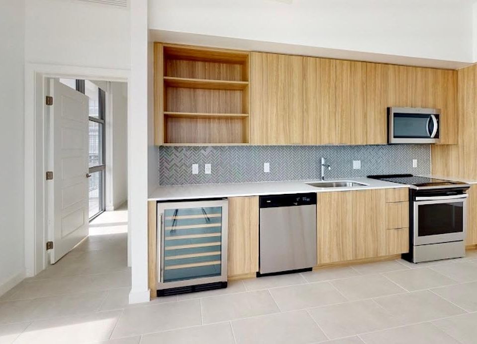 1st image of 2121 N Bayshore Dr APT 1008