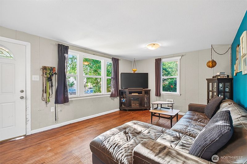 2nd image of 312 26th Avenue S