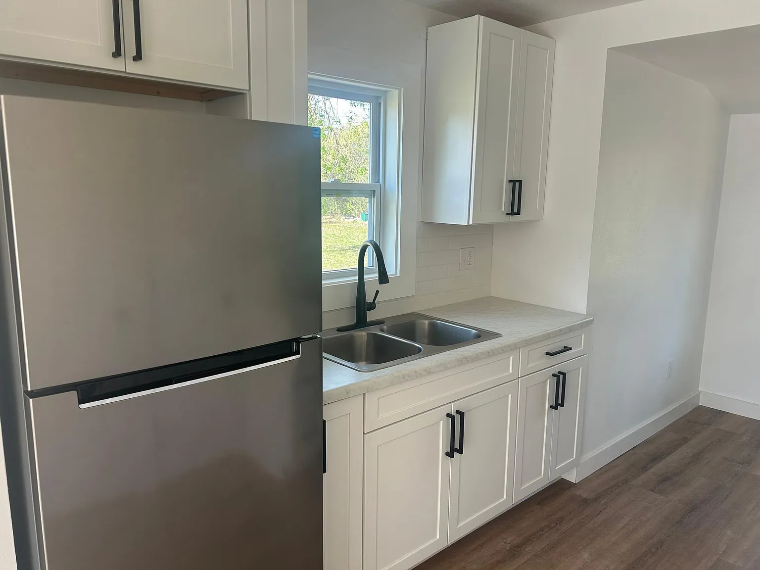 2 bed, 700 sqft, $1,100 — Photo 3