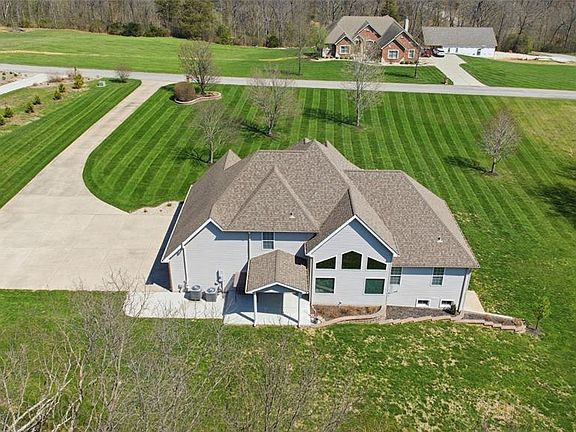 4th image of 251 Lake Forest Dr