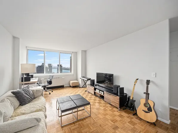 4-74 48th Ave APT 32J, Queens, NY 11109