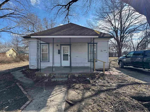 1207 Jennings St, Council Grove, KS 66846