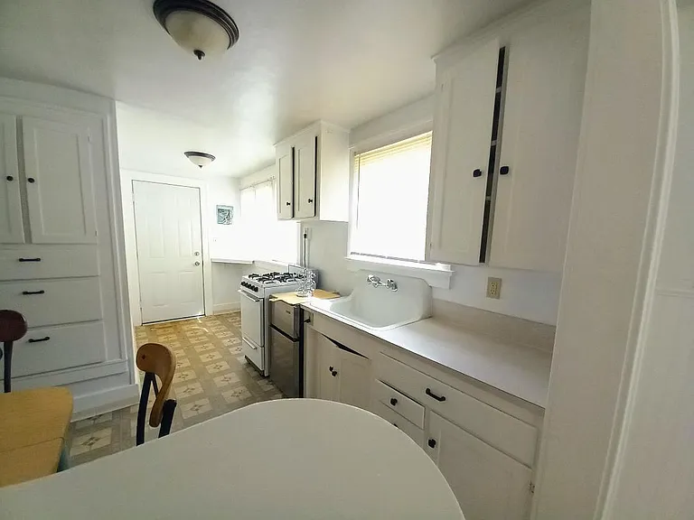 224 S Peasley St — Photo 4