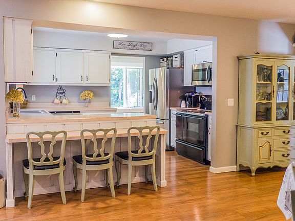 3rd image of 5594 Pin Oak Dr