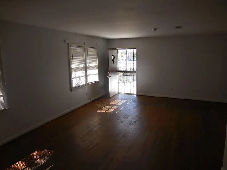 2218 W Jackson St — Photo 12