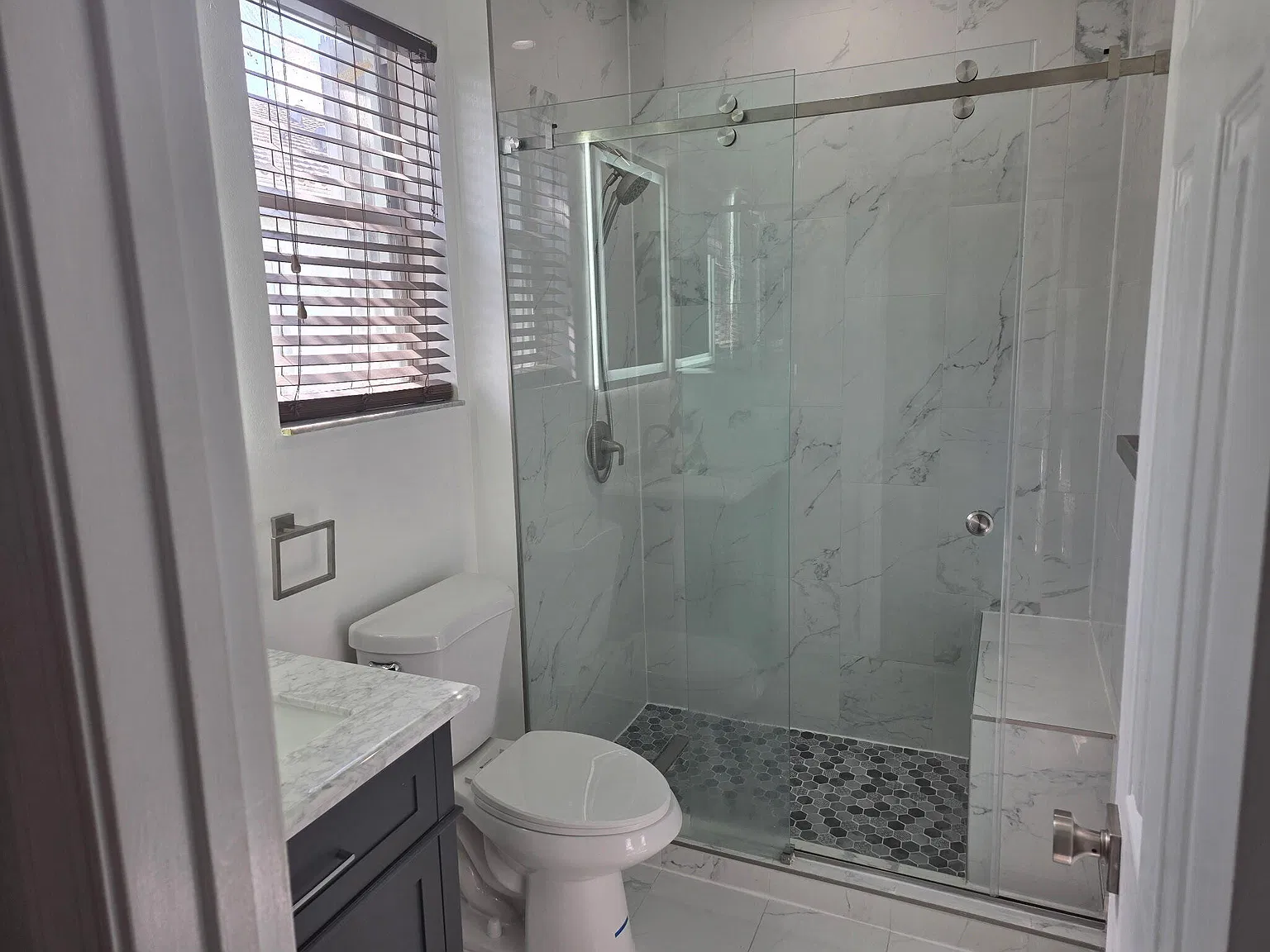 2 bed, 2.0 bath, 908 sqft, $2,399 — Photo 1