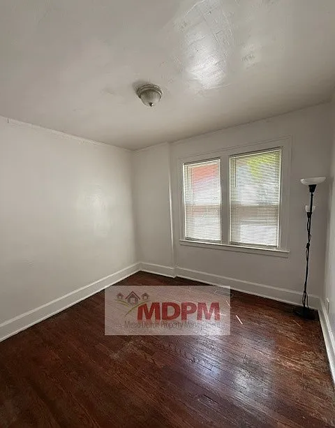 3 bed, 900 sqft, $1,000 — Photo 4