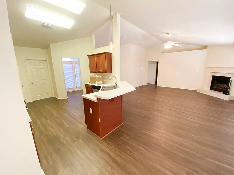 11801 Balsam Ct — Photo 7