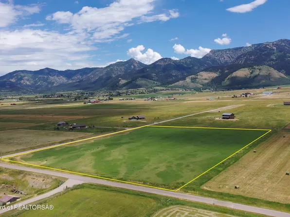 5 Royal Loop, Etna, WY 83118