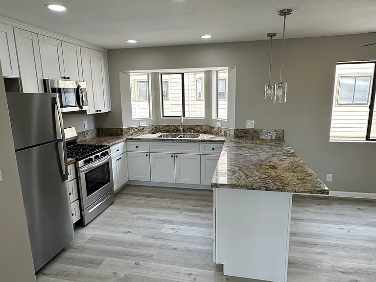 455 E St #4 — Photo 6